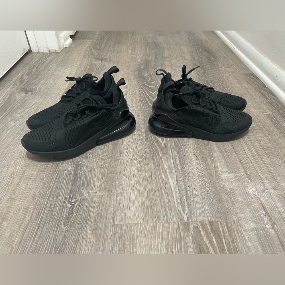 Black Nike Max selling both pairs 6.5 and 7.5 ladies